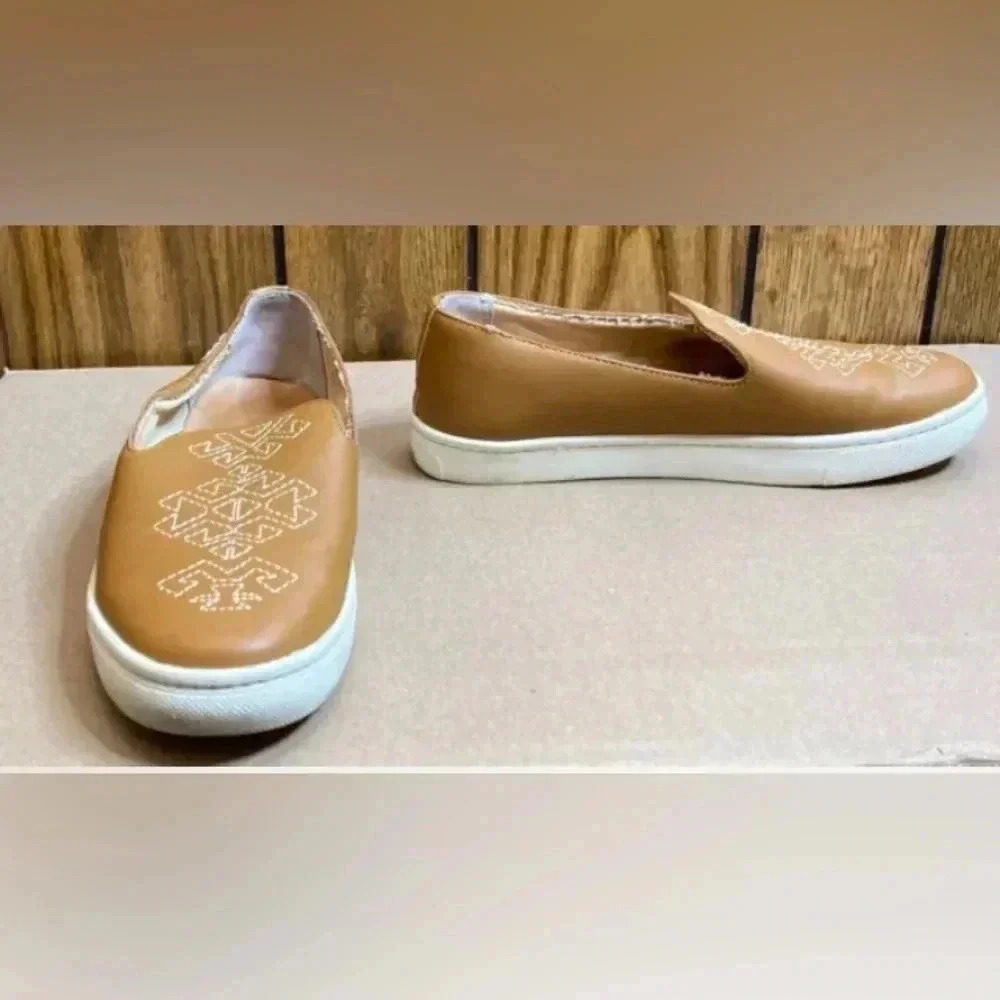 Woman SOLUDOS tan Leather Embroidered Otomi Slip On Embroidered Shoes Sz 6.5 Euc
